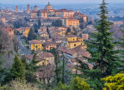 Città Alta salendo verso S. Vigilio by Maria Cristina Rota Nodari